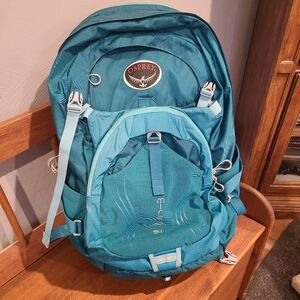 OSPREY Teal Backpack XS/S with rain cover
